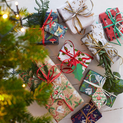 Holly White Christmas Tissue Paper - 4 Sheets