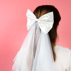 Blossom Girls 'Bride to Be' White Pearl Bow Veil